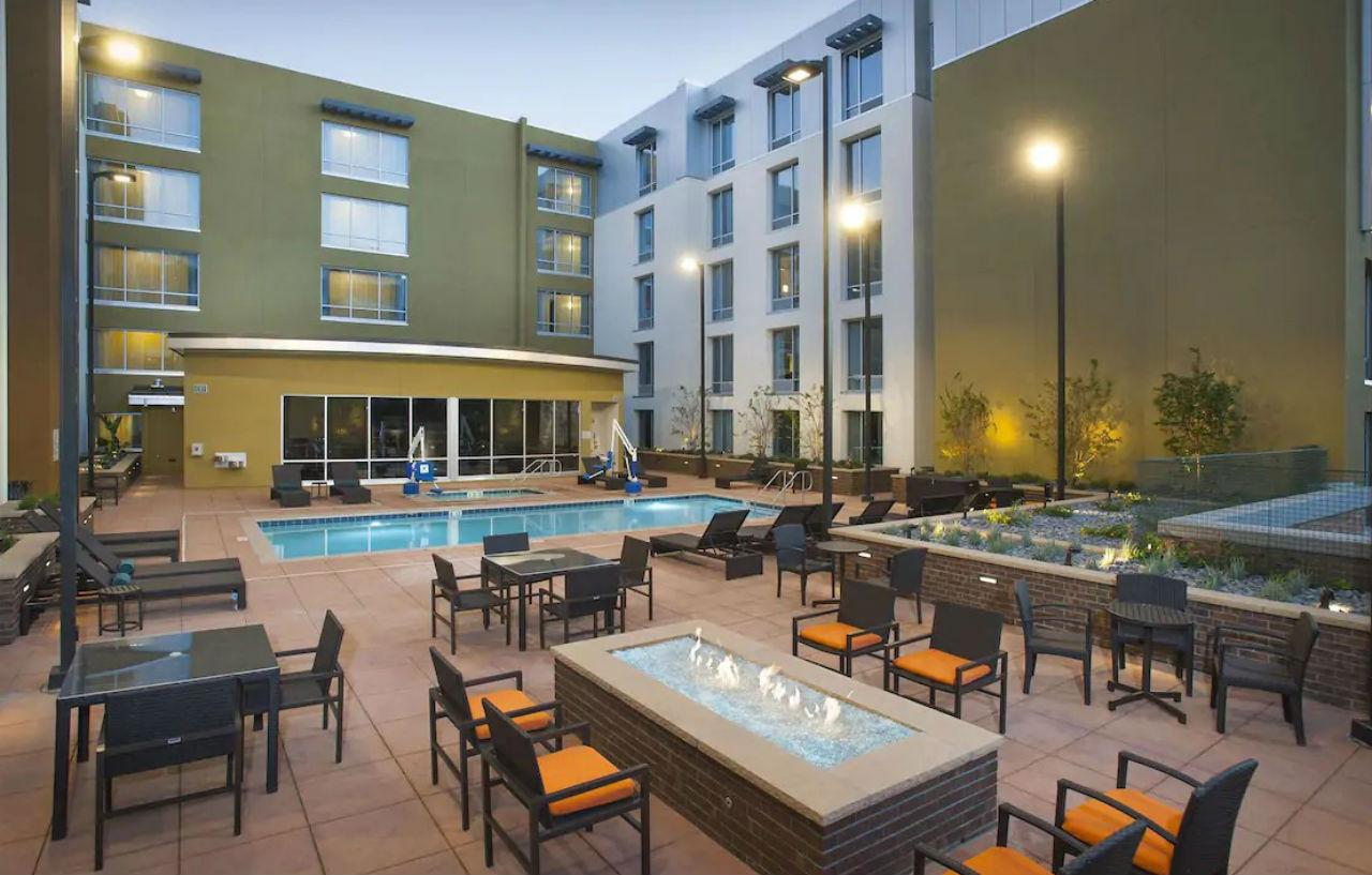 Hilton Garden Inn Burbank Downtown Exterior foto