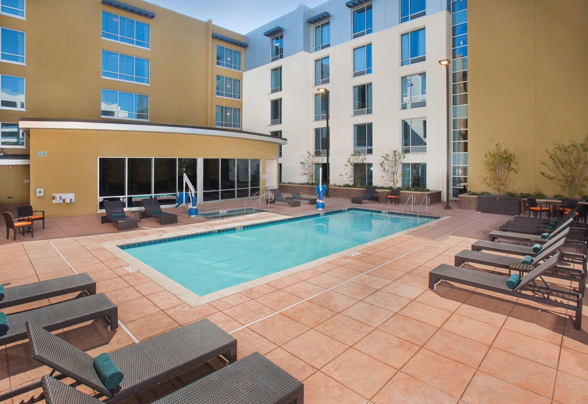 Hilton Garden Inn Burbank Downtown Exterior foto