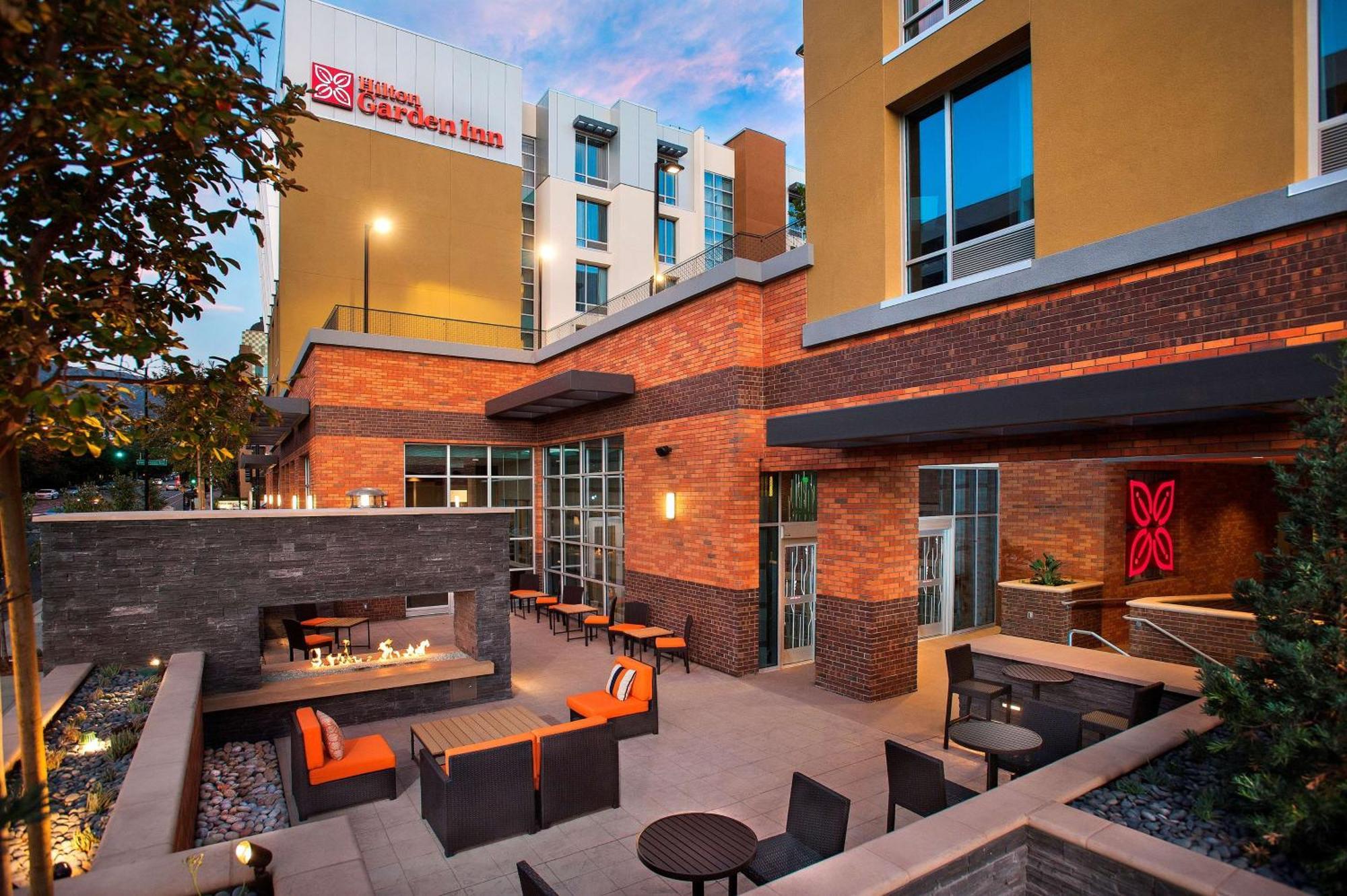 Hilton Garden Inn Burbank Downtown Exterior foto